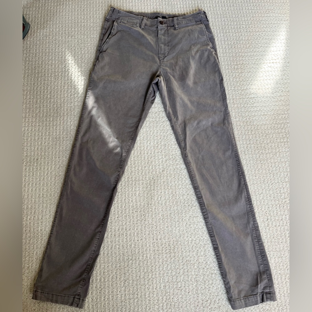 American Eagle Outfitters Men's flex Charcoal khaki Chino pants 32x36